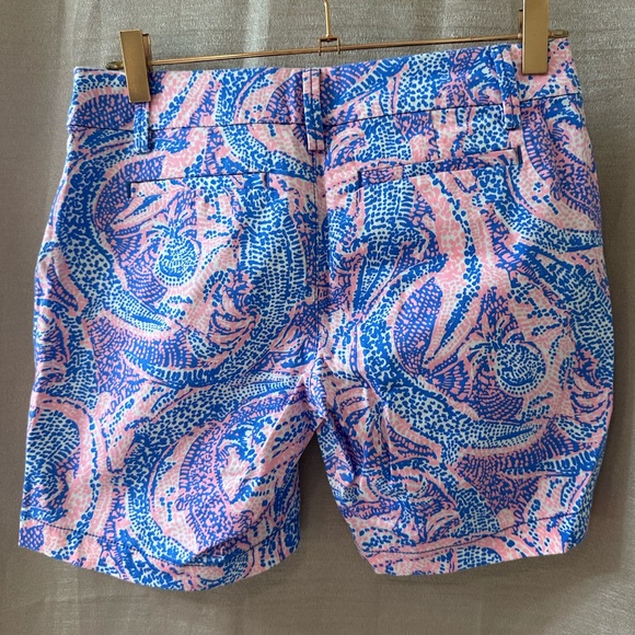 SOLD Lilly Pulitzer Vibrant Pink & Blue Patterned Shorts - Size 00 - Picture 2 of 3